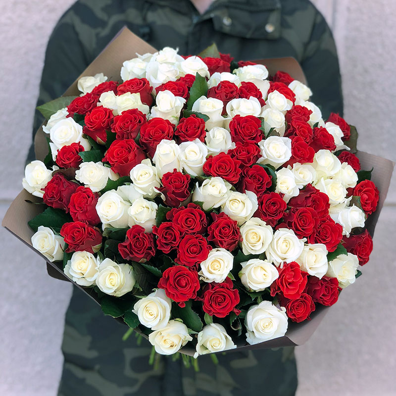 101 троянда мікс червоно-біла від