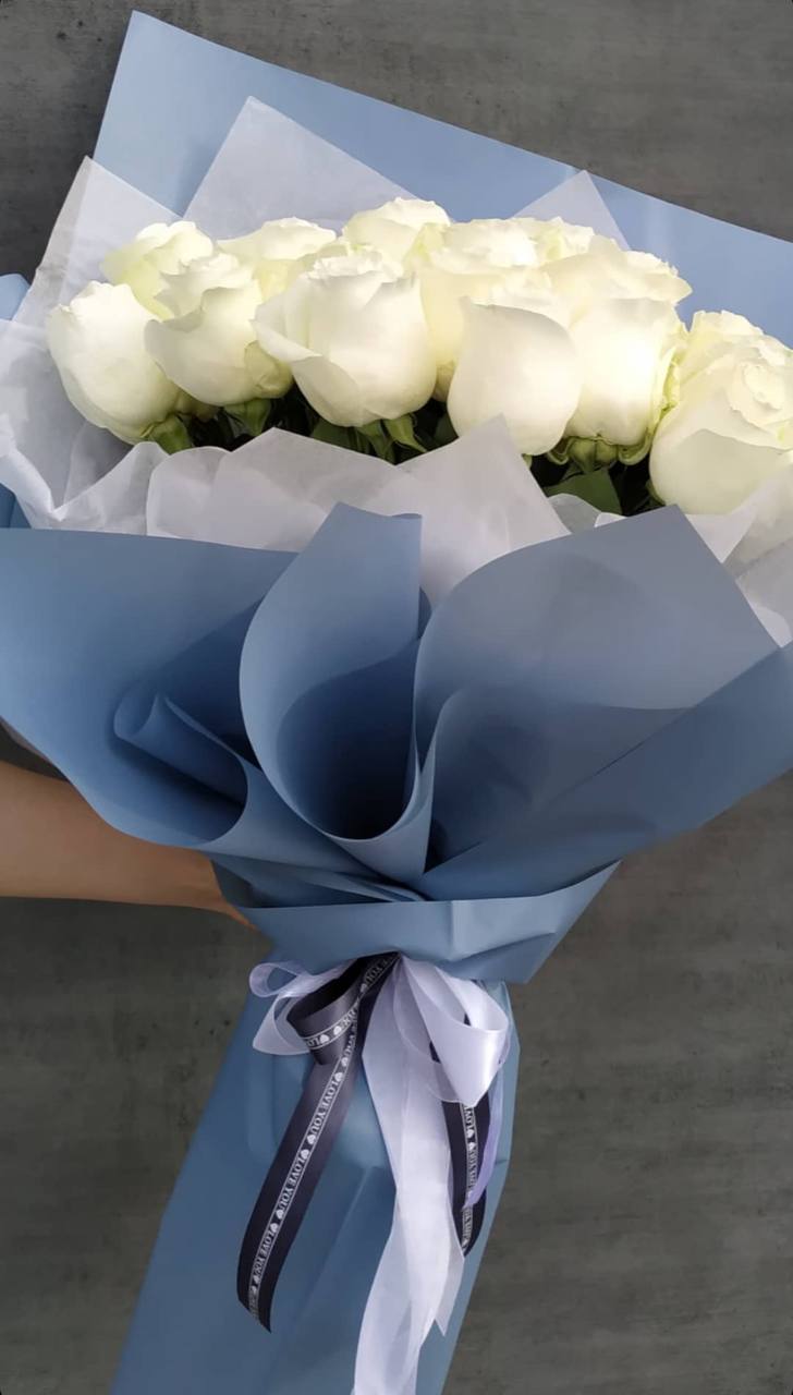 Букет з білих троянд 21шт від